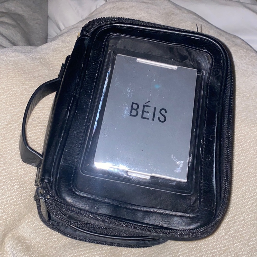 On the Go Essentials Case in Black